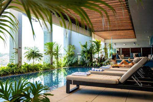 Piscine du Radisson Blu Hotel Antananarivo Waterfront — photo officielle Booking.com