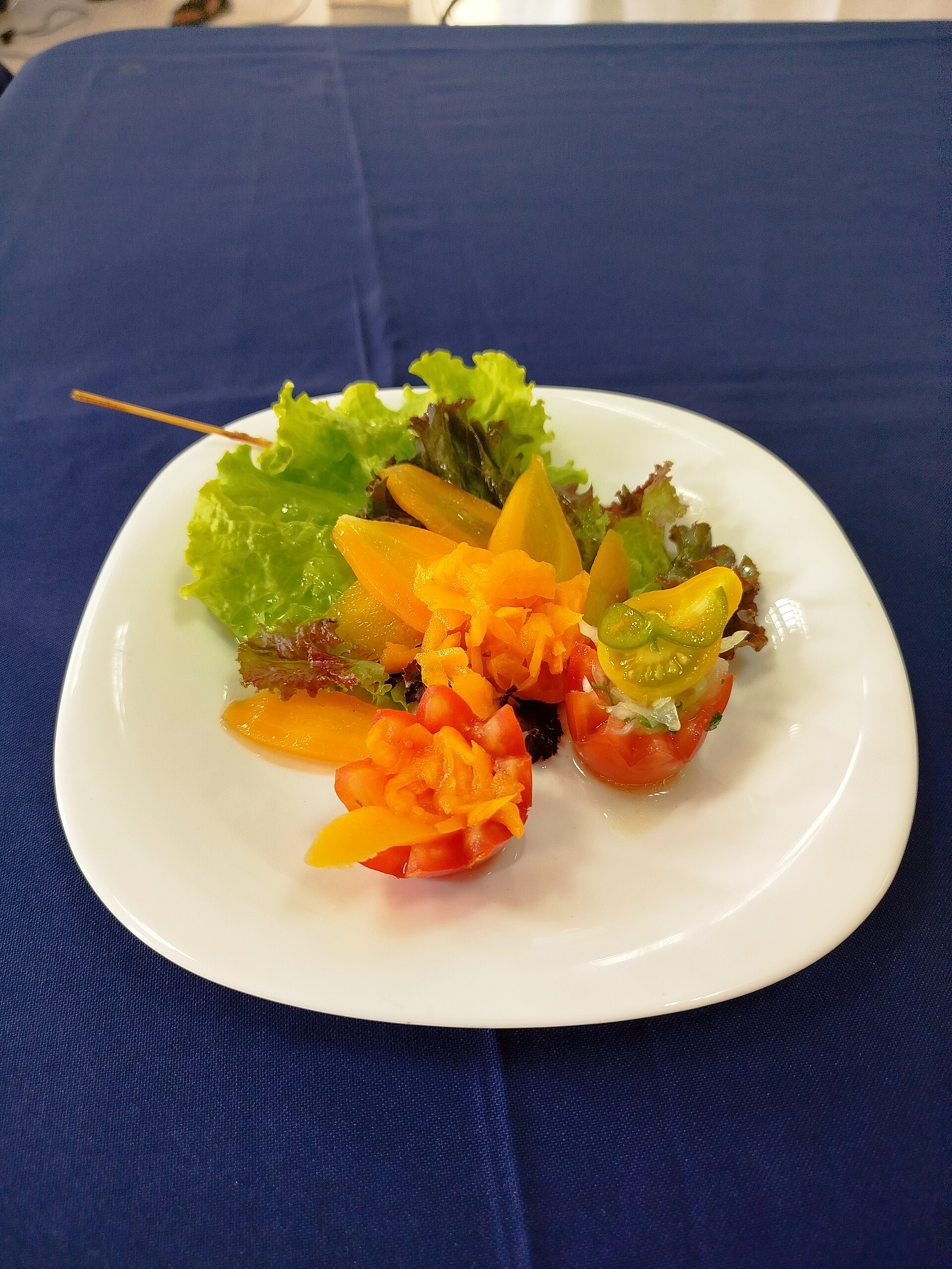 Entrée malgache avec carotte et salade